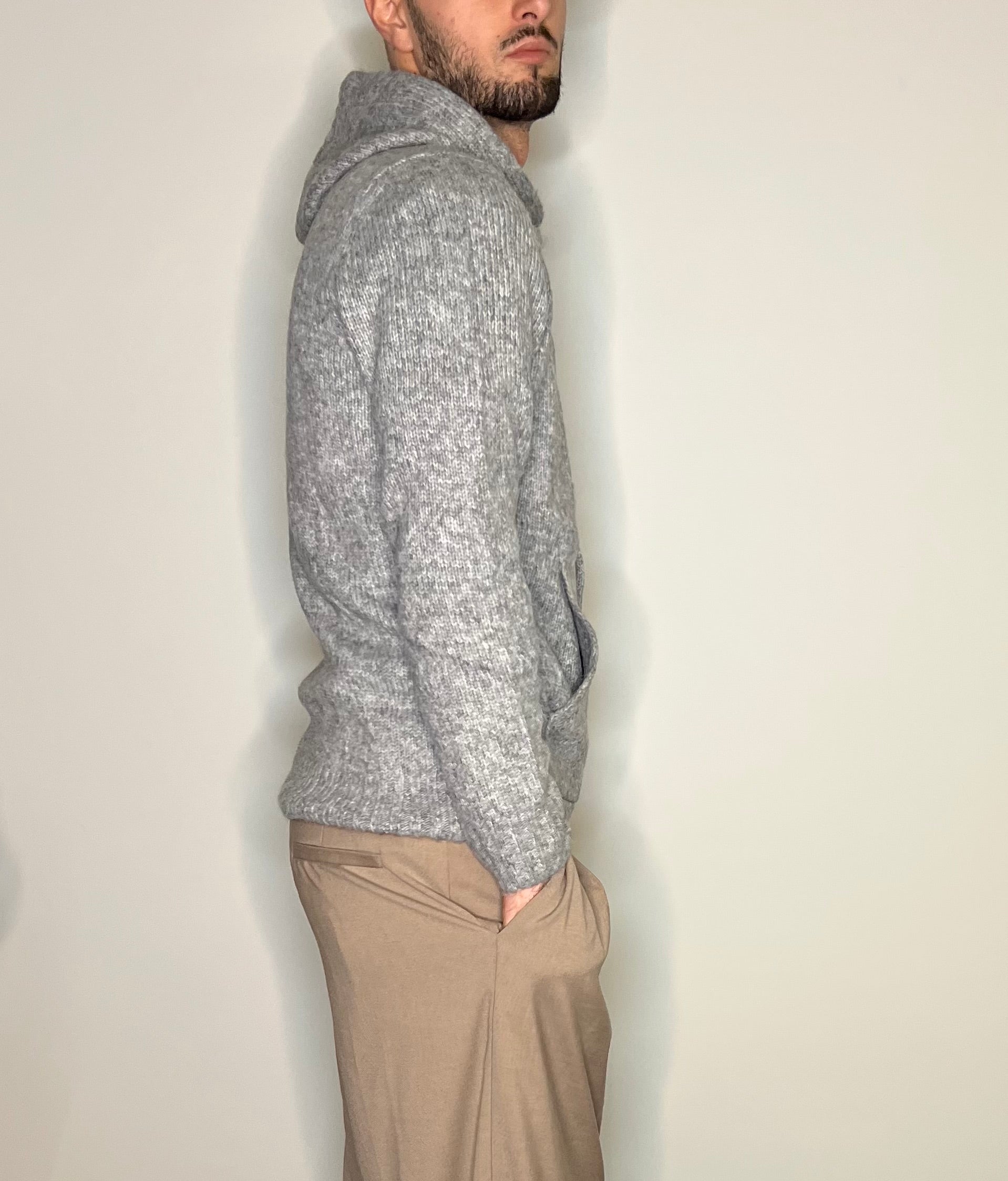 Maglione con cappuccio